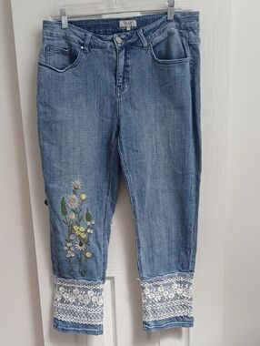 Tru Luxe Embroidered Floral Light Blue Women's Crop Jeans with Lace Trim Size 12